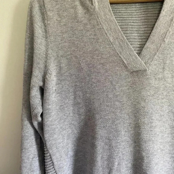 Dakini Gray V Neck Hooded Sweater - Picture 6 of 10